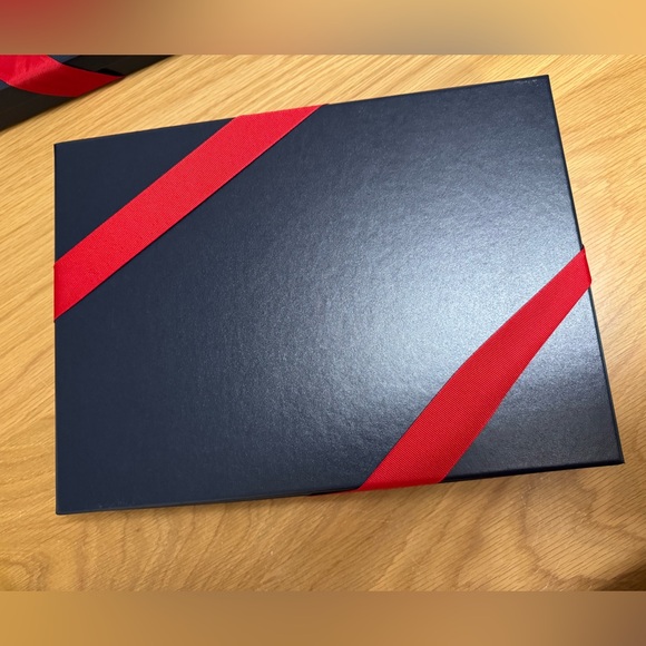 Ralph Lauren Gift Boxes (Set of 2) – Elegant Navy with Red Ribbon - Picture 11 of 12